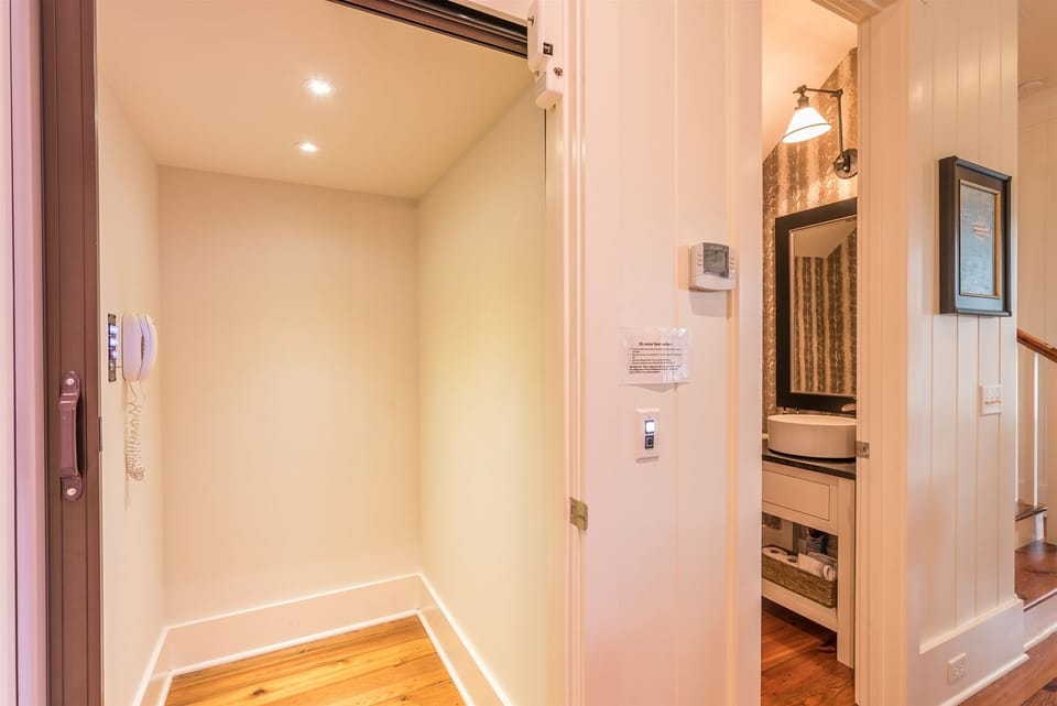 Elevator goes to all 3 floors