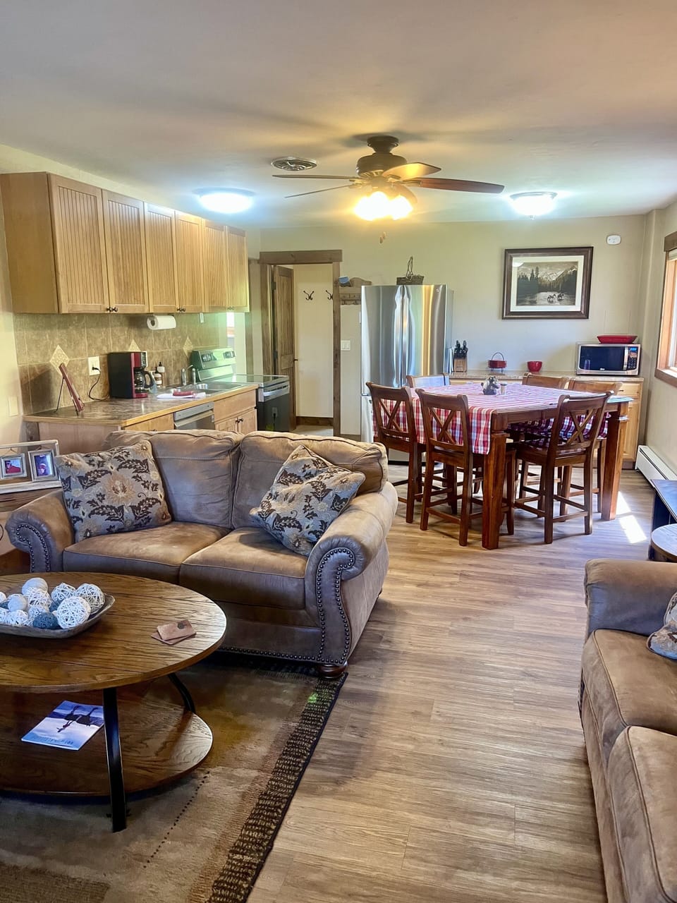 Fully equipped Kitchen with new refrigerator, range, and dishwasher!