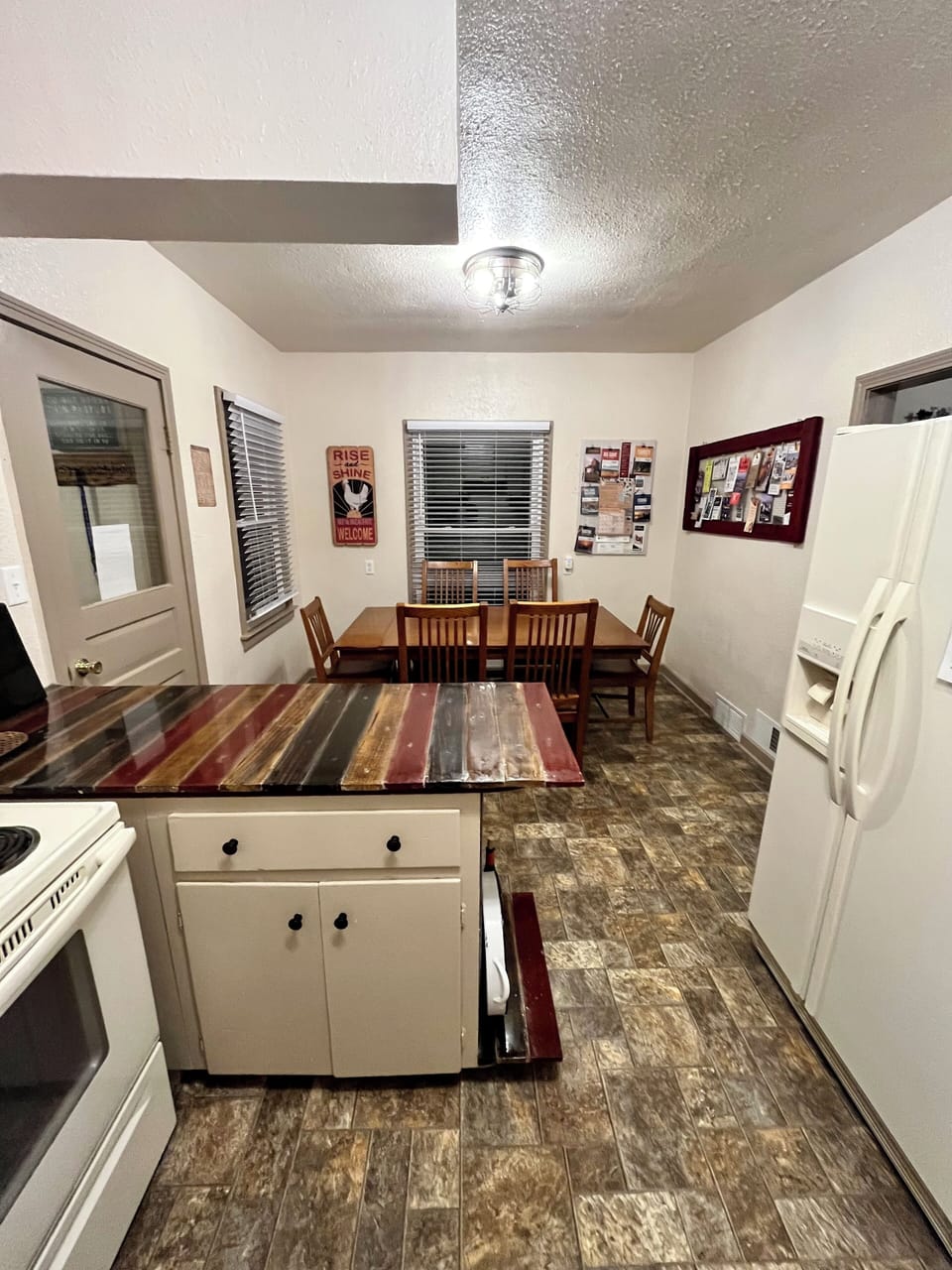 Kitchen Dining Area