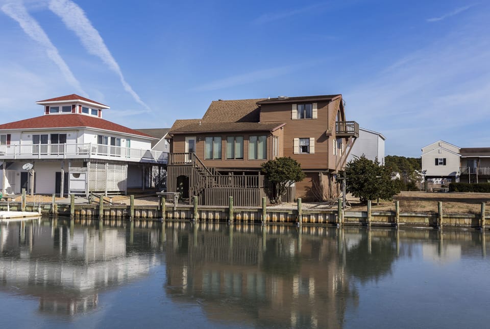 This beautiful Waterfront Paradise is only 20 min. to Chincoteague Island.