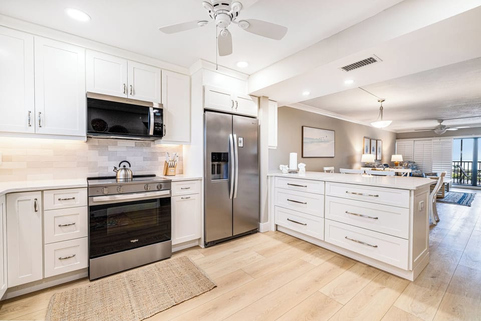 FULL KITCHEN