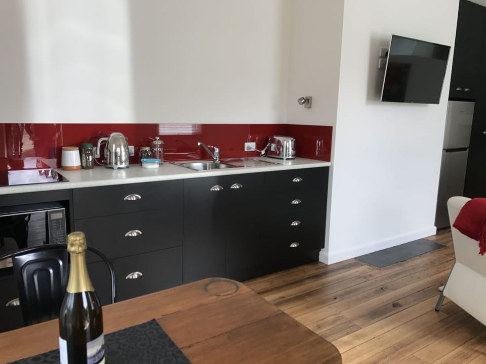 Well equipped kitchen with quality appliances