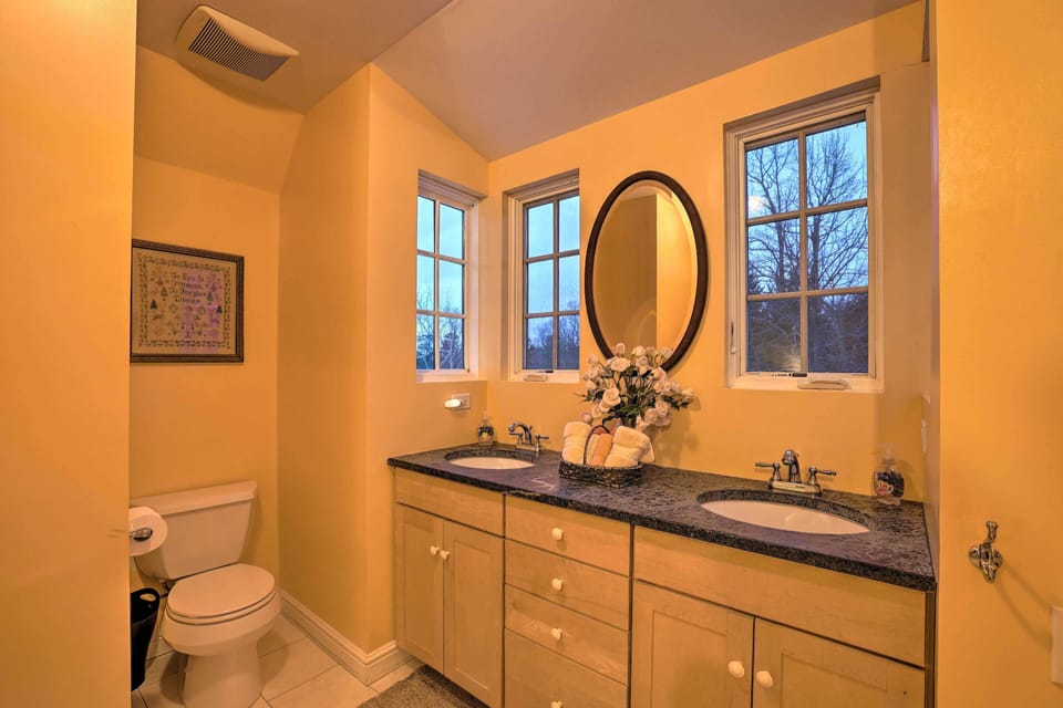 Full Bathroom | Hair Dryer