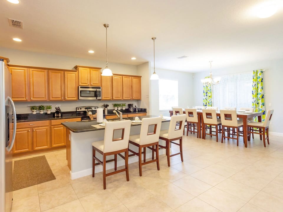 Entertain your guests in the spacious integrated kitchen and dining area