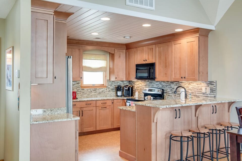 B10: Bay Meadow 10 | Top Level Kitchen