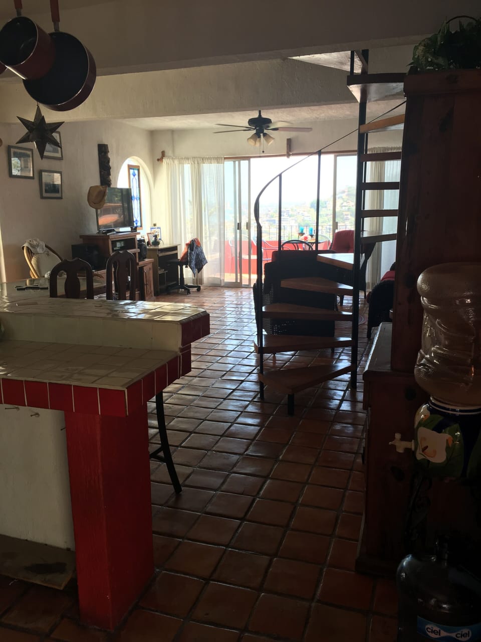 Dining room table, ceiling fans, stereo