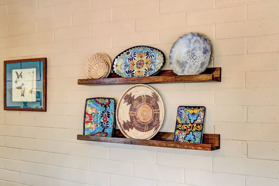 Handmade service dishes.