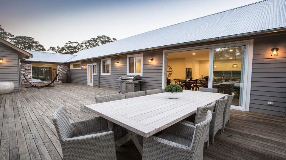 Amaroo | Outdoor deck | Outdoor dining seating