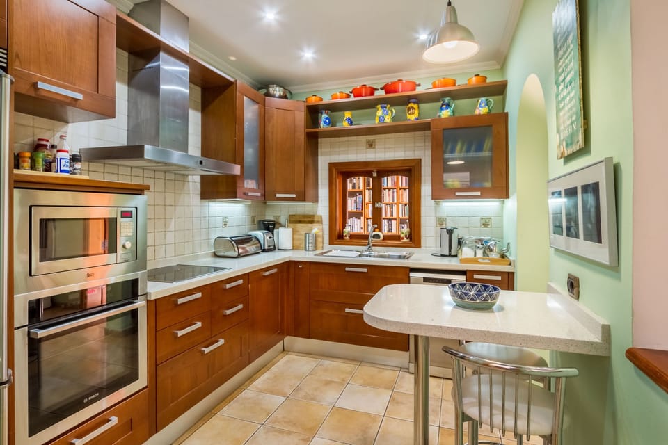 Kitchen again; fully equipped for all occasions