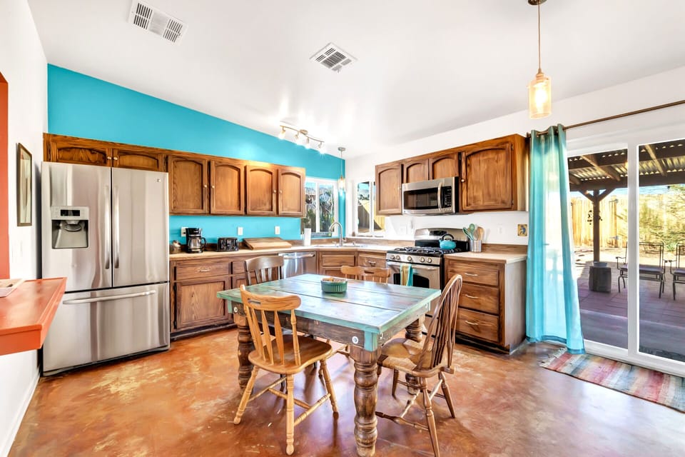 Fully equipped eat in kitchen, easy to cook and enjoy meals.