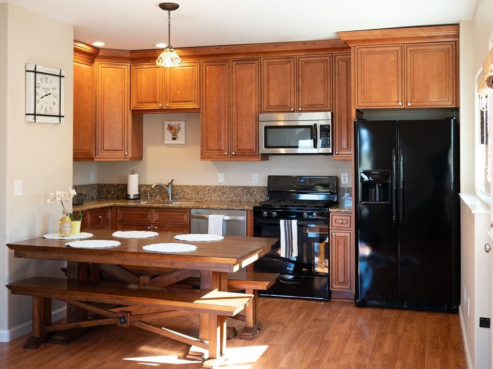 Full kitchen