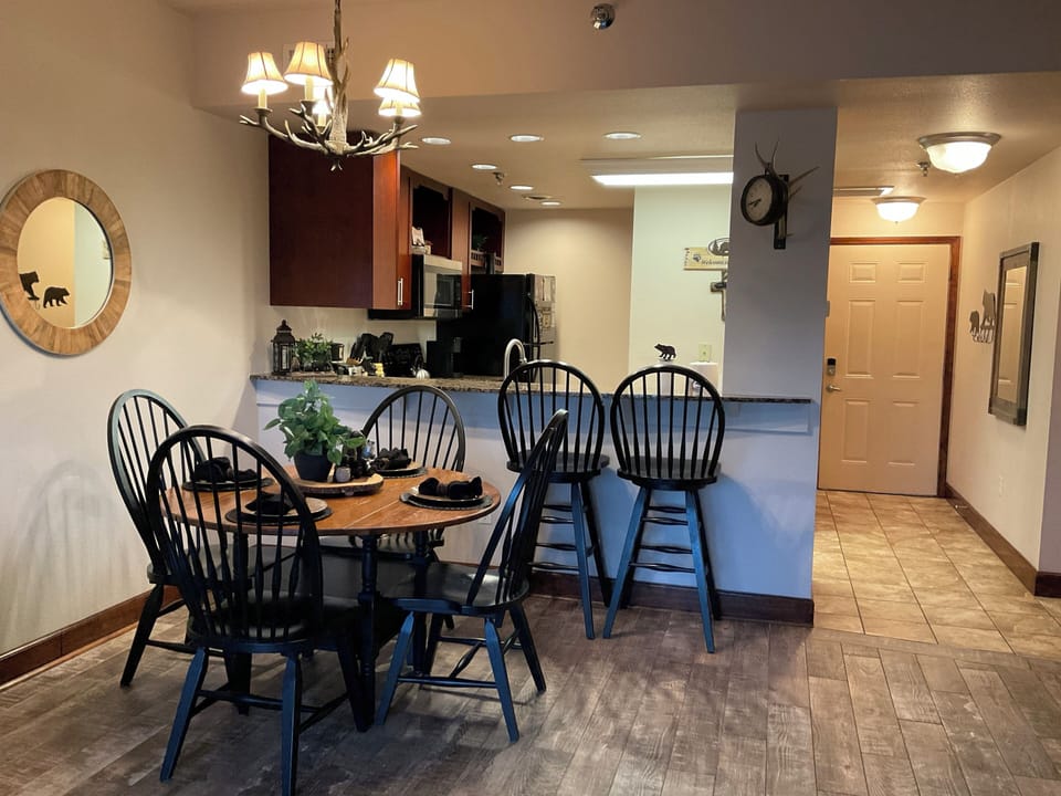 Dining area with foldable table extended for 4 chairs