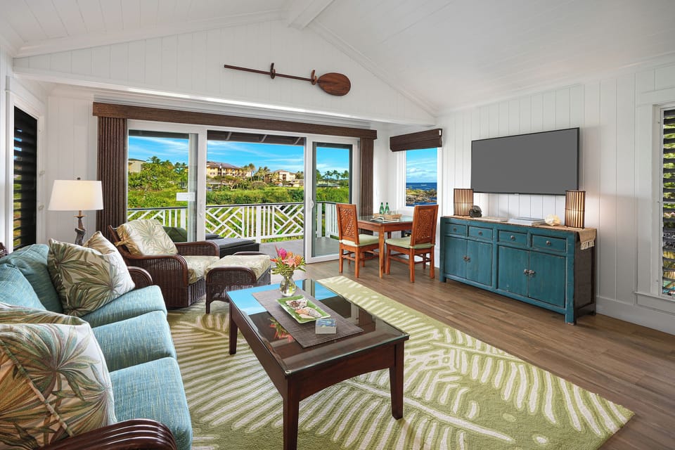 UPSTAIRS LIVING AREA WITH PRIVATE LANAI