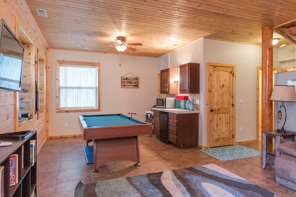 05 - Family Room