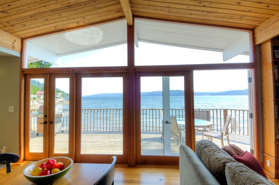 Beautiful views of the canal!  Two sets of french doors open up to the deck.