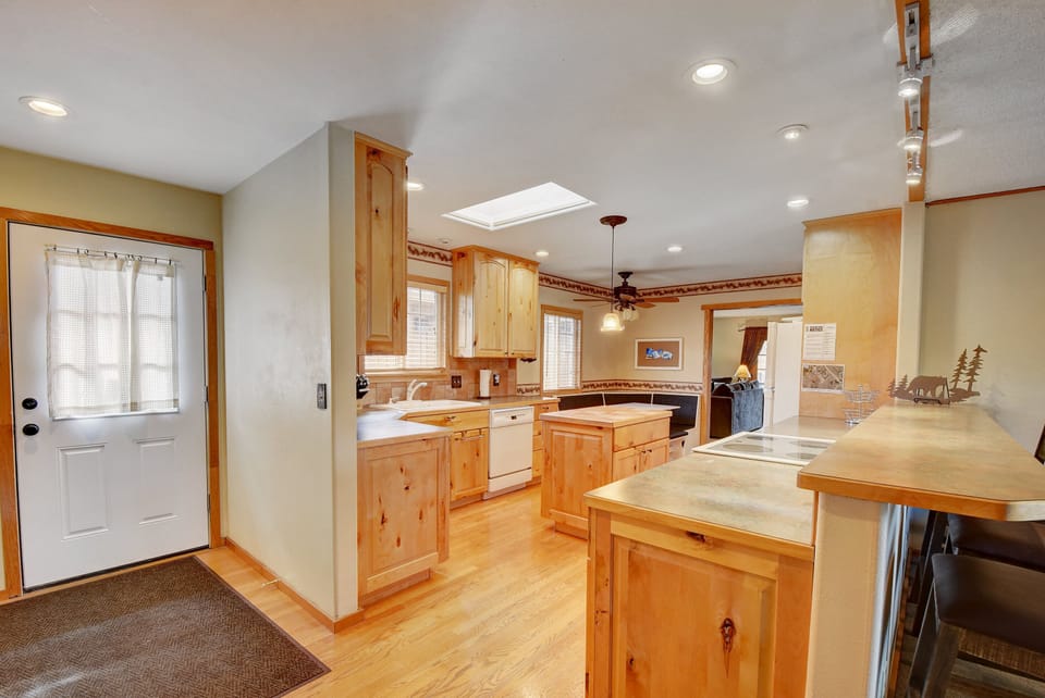 Spacious dine in kitchen