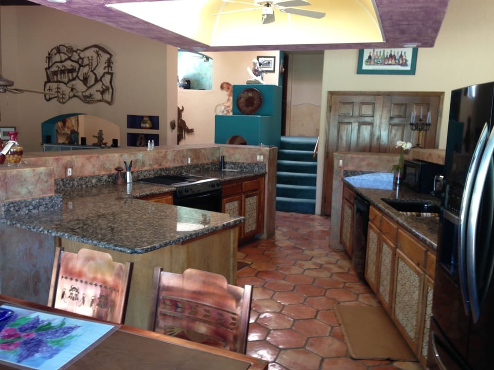 Cook's kitchen and breakfast niche