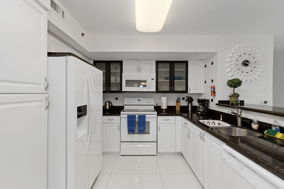 FULL EQUIPPED KITCHEN