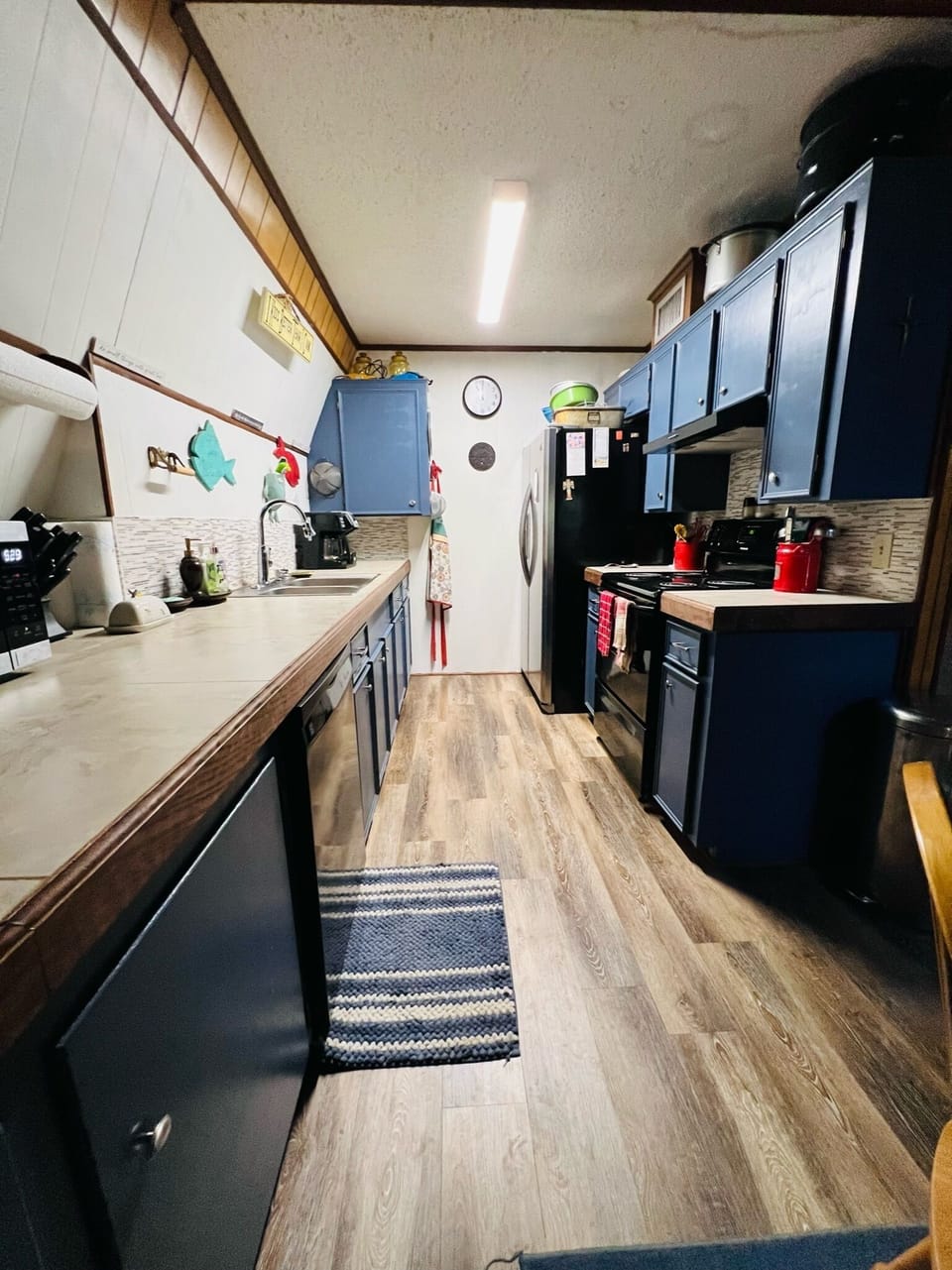 Lovely gally kitchen stocked with all tools needed to make fabulous meals.