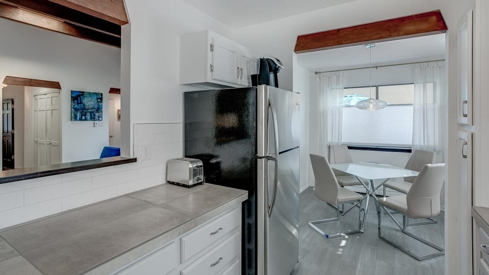 Kitchen & Dining