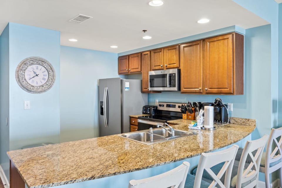 Kitchen with Breakfast Bar