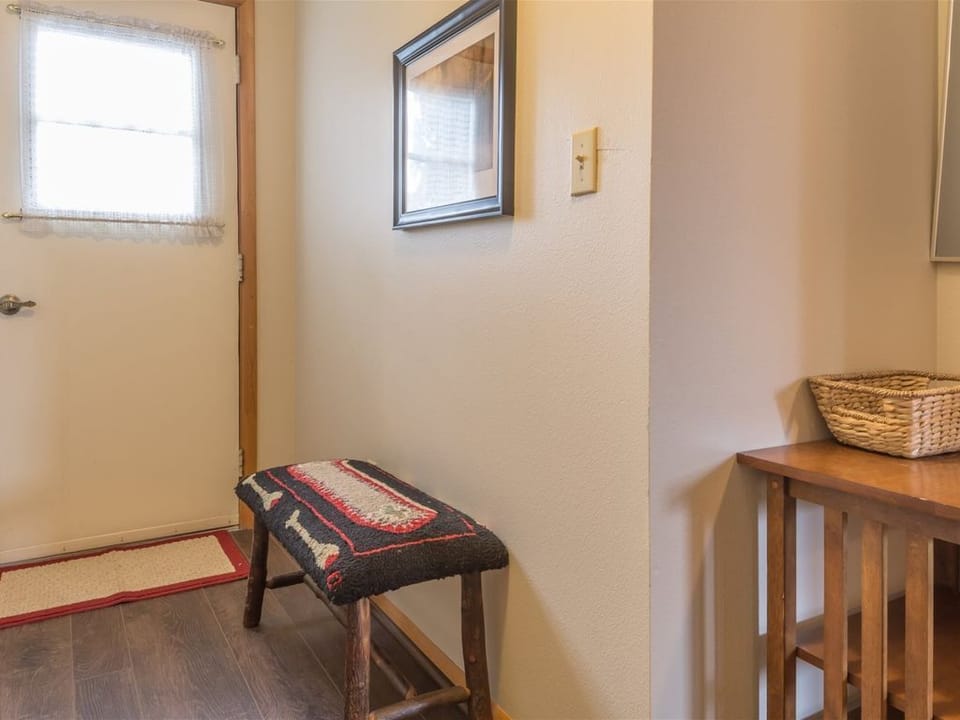 Entryway | Main Level