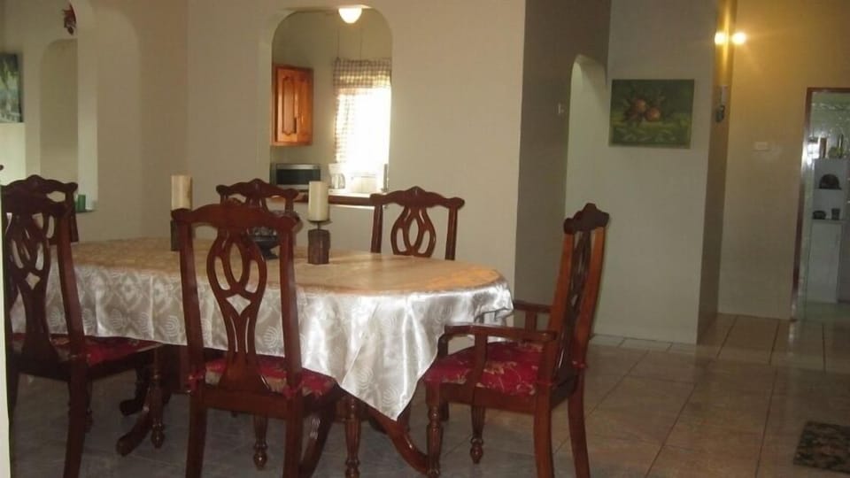 formal dining rm view for romantic and/or family dinner.