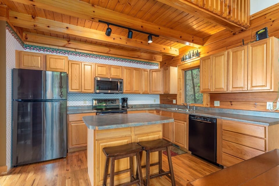 Laurel View Lodge  Kitchen Facing