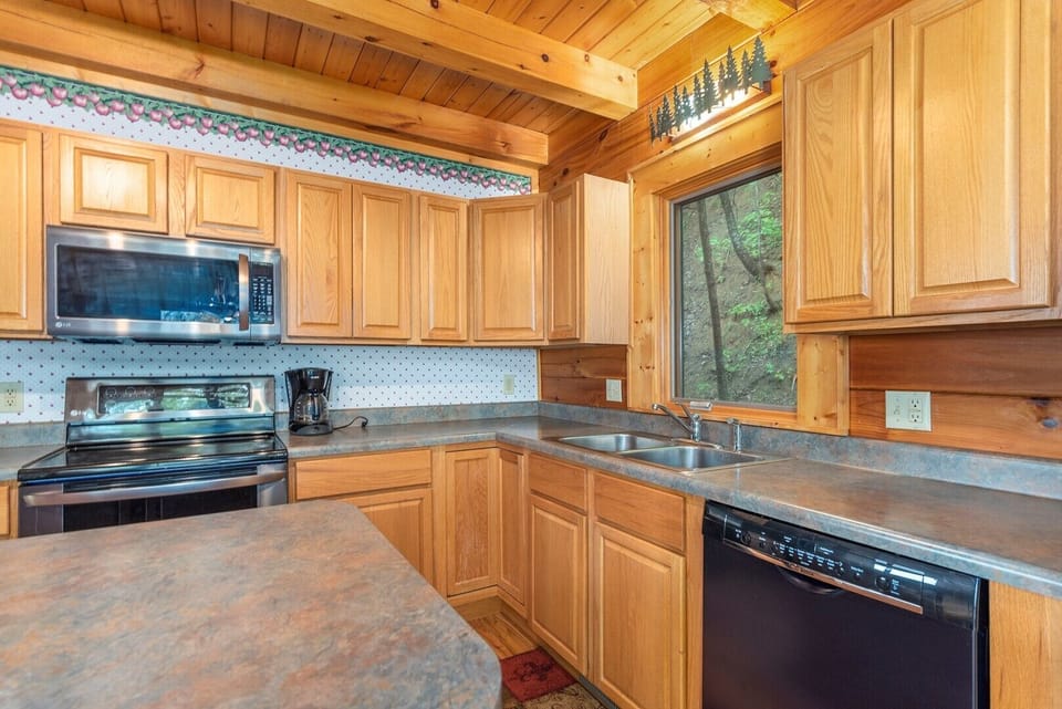 Laurel View Lodge  Kitchen Interior