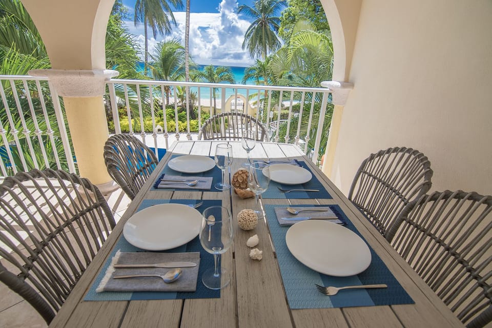 Enjoy alfresco dining for 6 on the covered patio