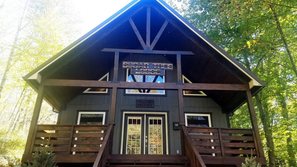 Front view of the lodge.