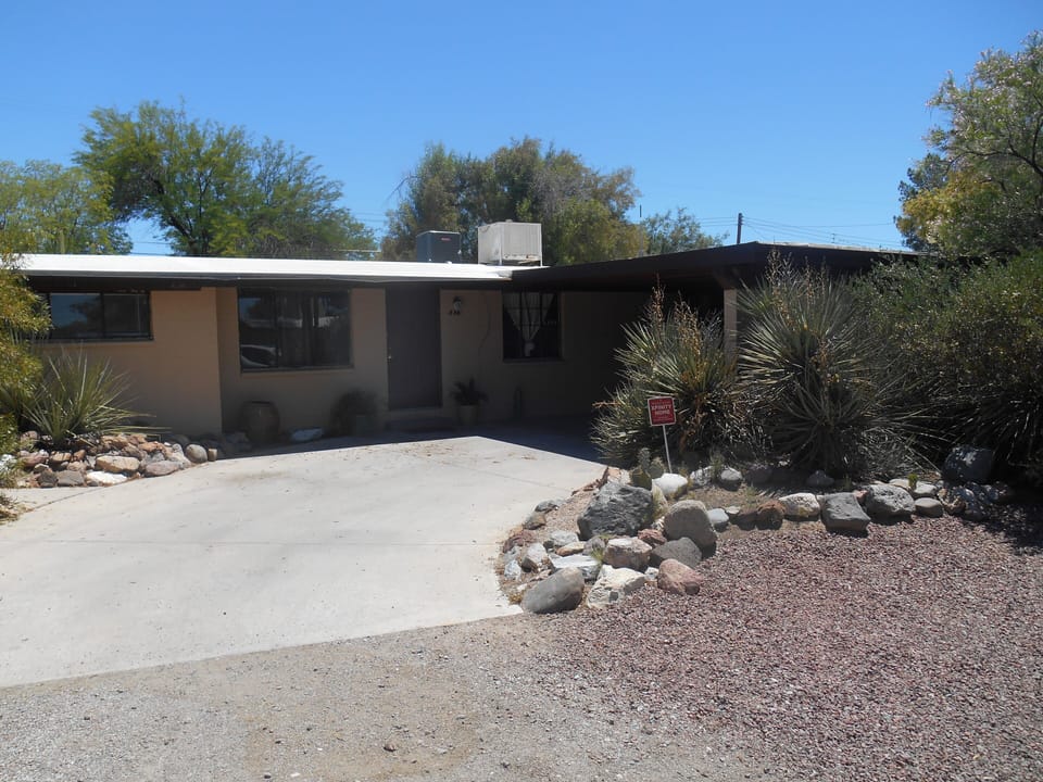 WELCOME TO A PERFCT LOCATION AND AWESOME RELAXING SPACE!