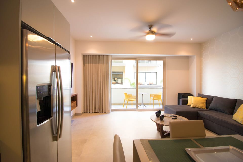 Pavilion 206, Living room. (MyPVRentals) 