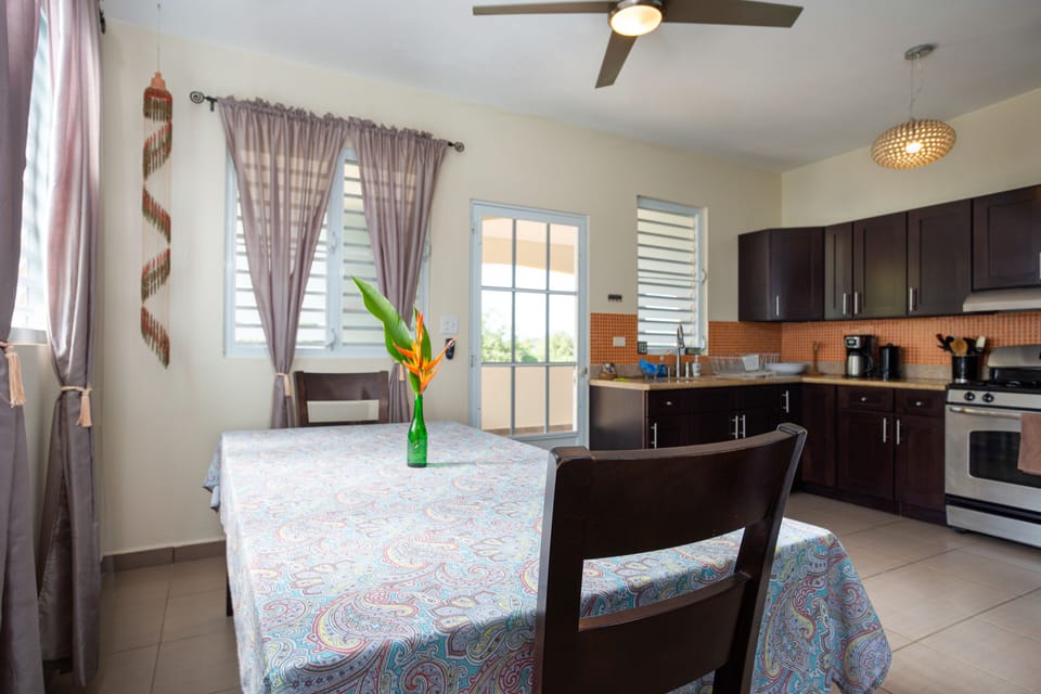 Dining & Fully Equipped Kitchen, microwave, coffee pot, toaster, blender & more