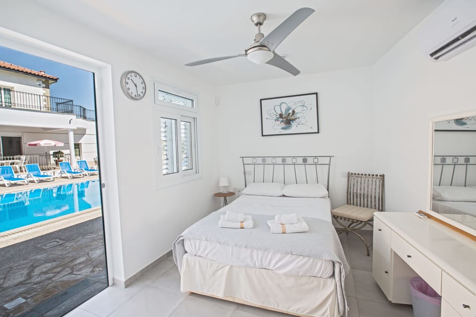 Bedroom 5, Wheelchair accessible Separate Annexe with double bed