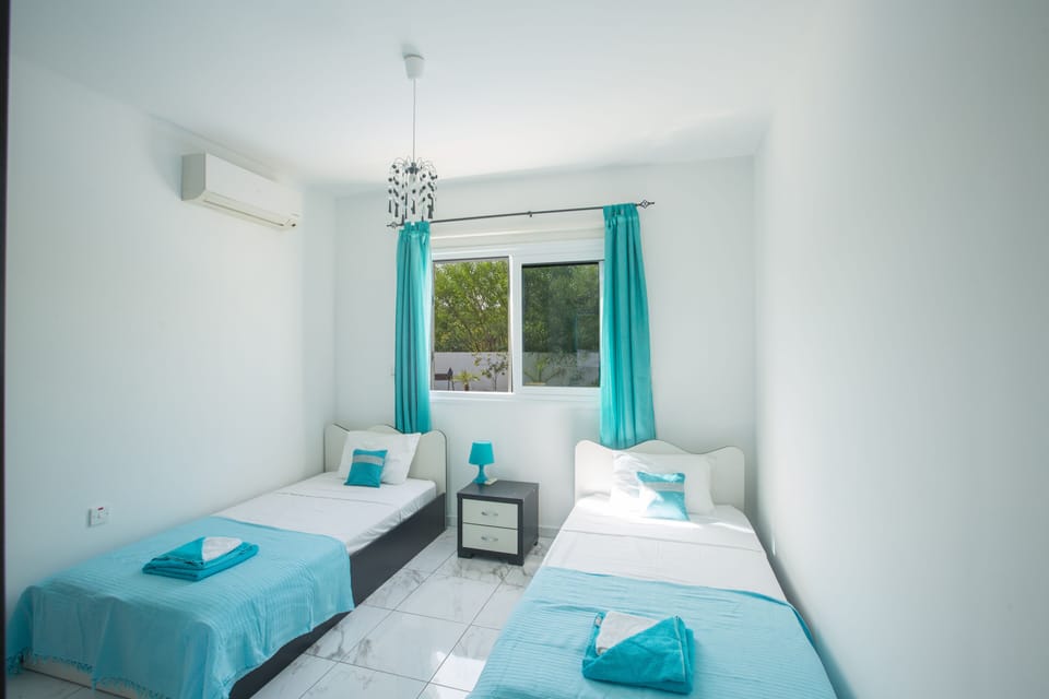 Bedroom 3 with two single beds