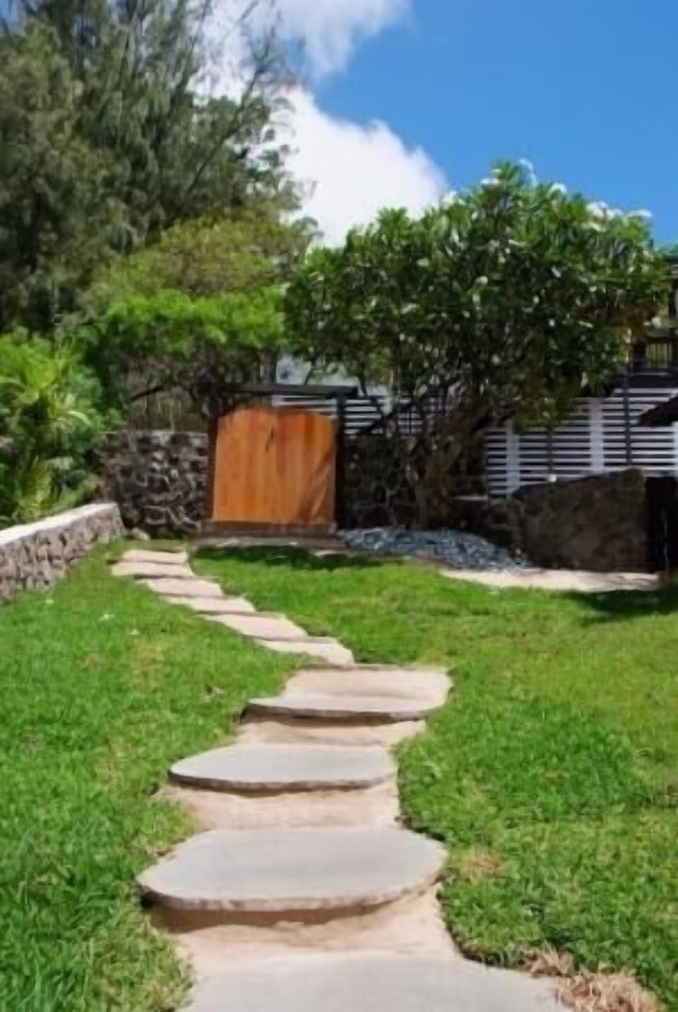 walk way leading up to cottage, private entrance, seperate from the main house !
