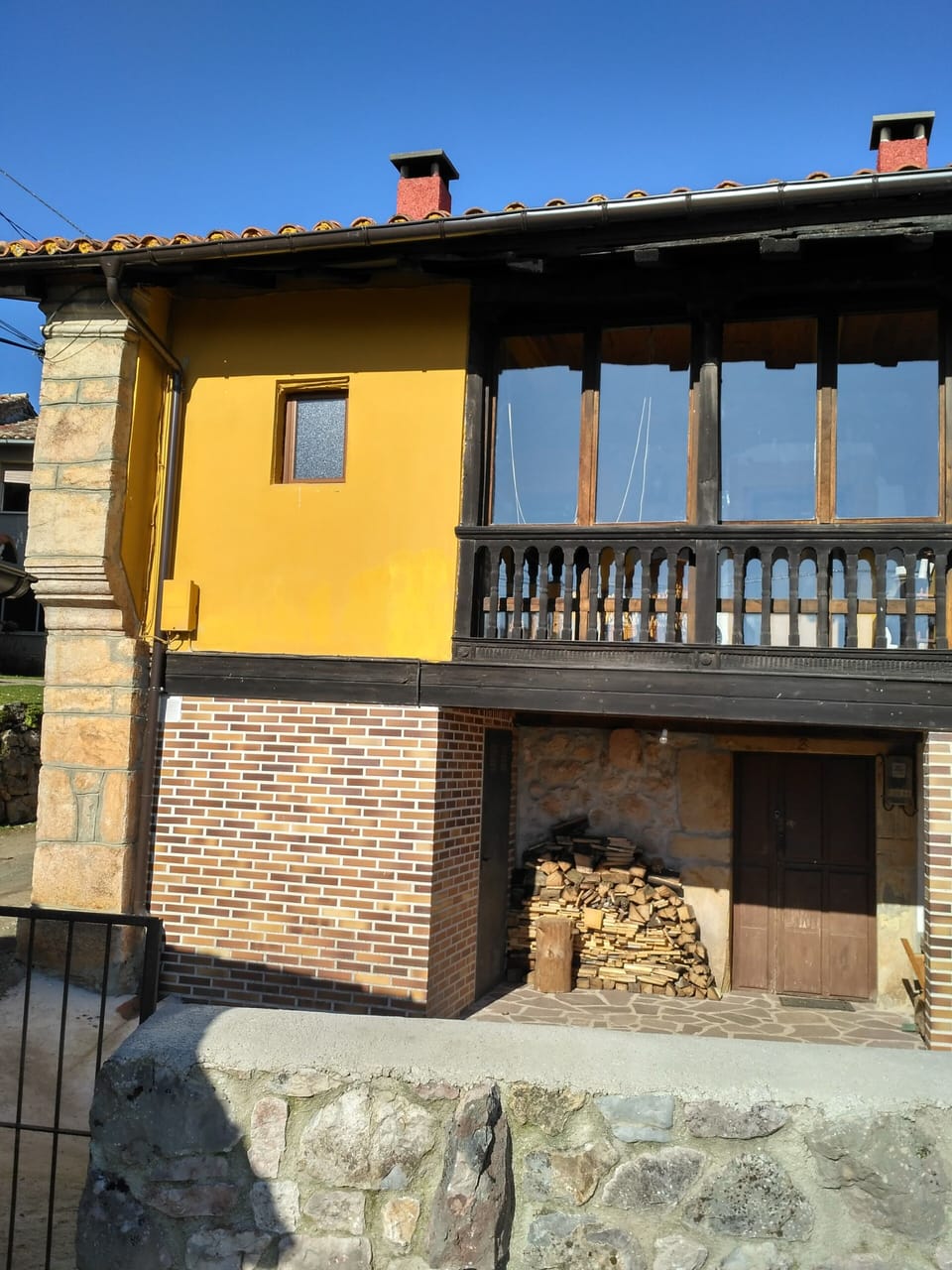 Front view of the house from the garden