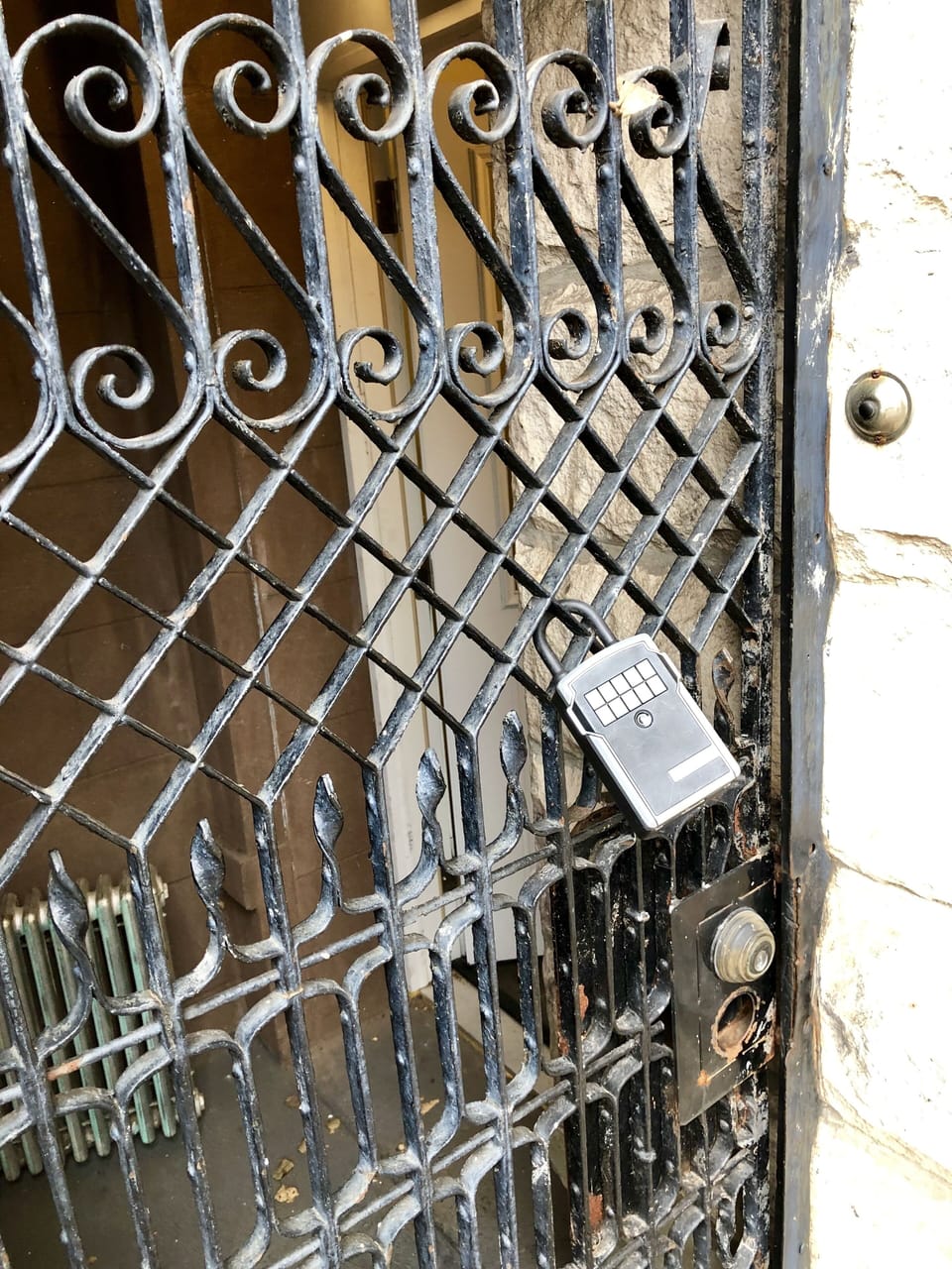 Access your keys in the masterlock - code provided 7 days before your trip
