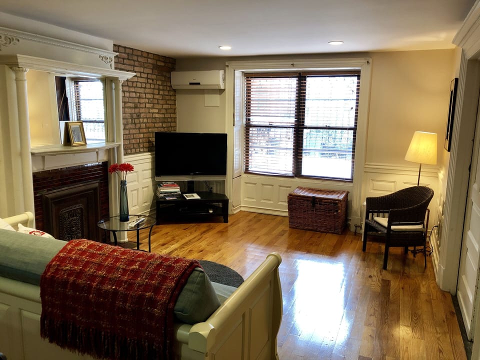 Living room - Front. Entrance to the right.