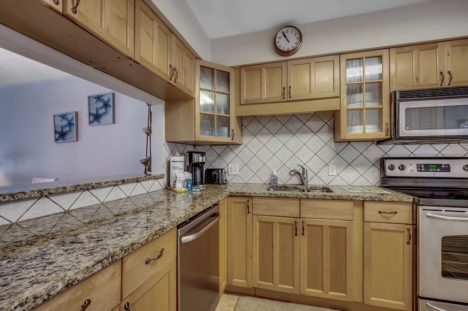 Lovely kitchen with plenty of counterspace