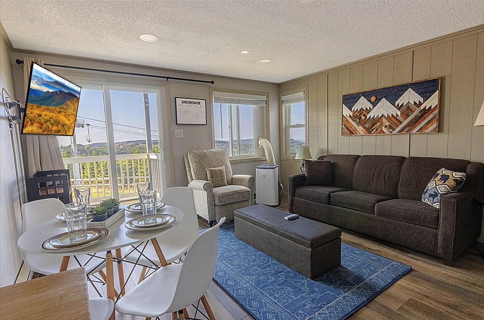 Kick back after a full day on the mountain in the comfortable living room with 44" TV.