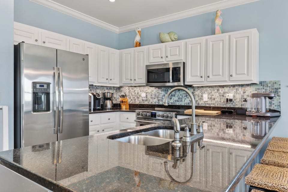 Chef's kitchen with air fryer range — makes cooking for the whole group easy!