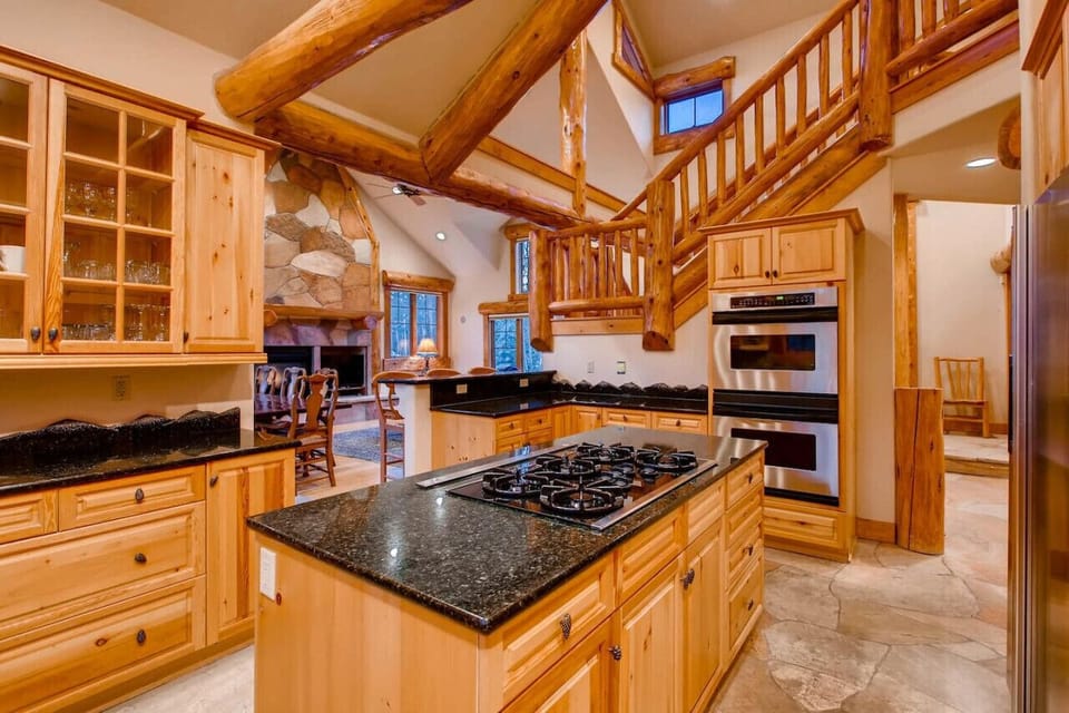 Gourmet kitchen