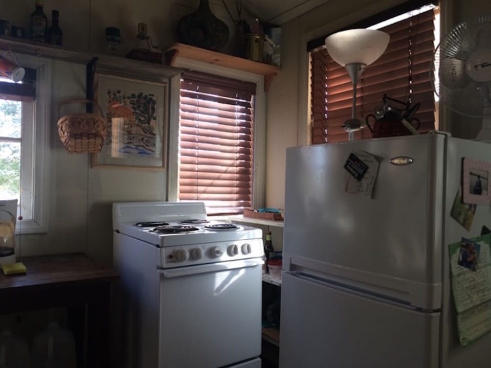 full kitchen but you're on vacation!! Grill out and eat marshmallows!
