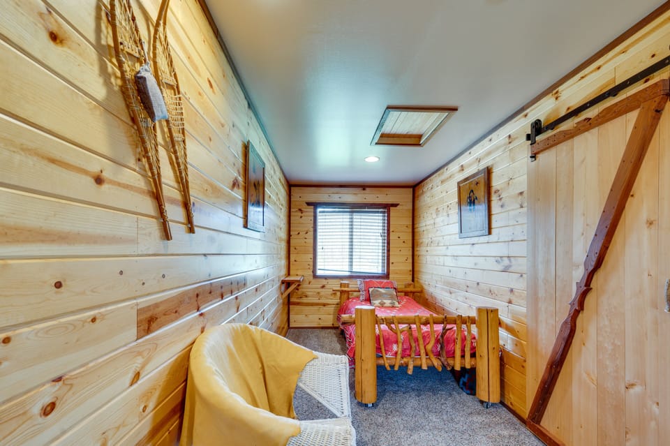 Additional Sleeping | Twin Bed