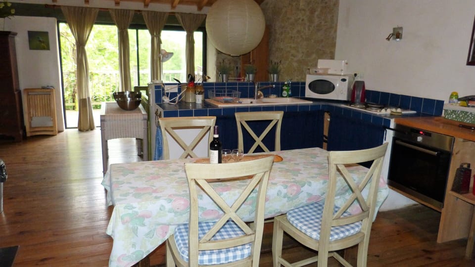 kitchen, looking towards the terrace