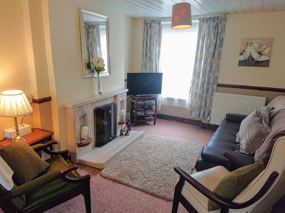 Cosy lounge, armchairs, click clack sofa, log fire, smart TV, free WiFi, DVDs.