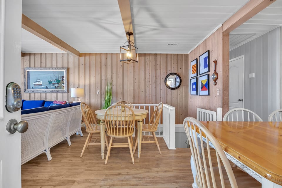 Side Entrance / Dining Area - East