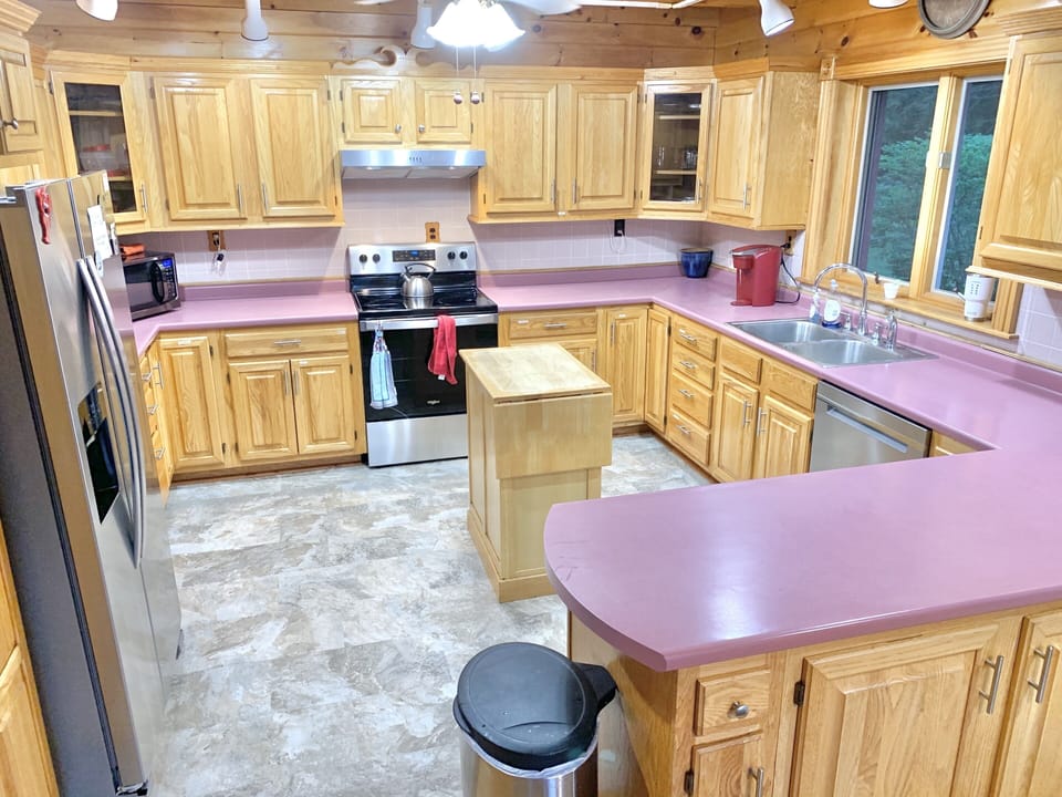 Large Kitchen - well stocked